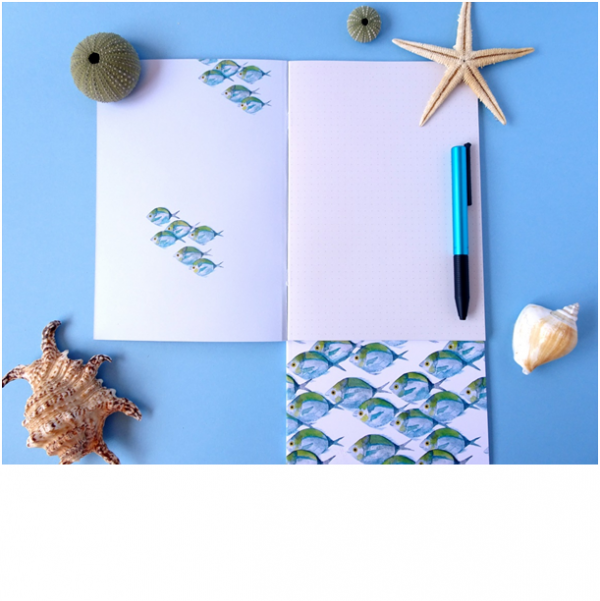 Cuaderno con ilustraciones de peces