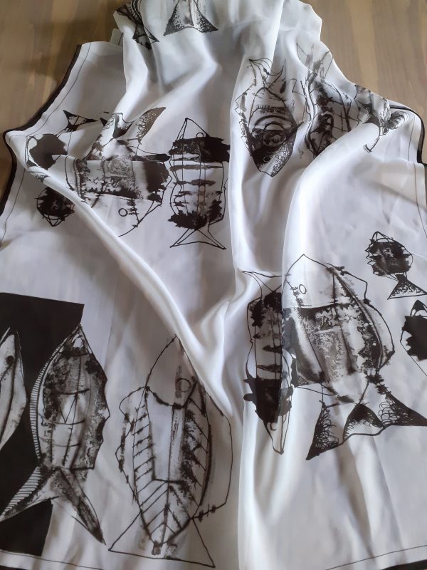 Fishes' neck scarf/sarong black and white